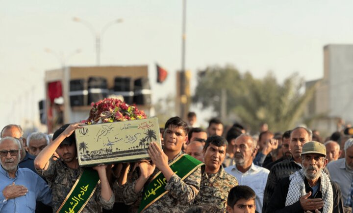 تصاویر/ پیکر شهید گمنام بر دستان مردم دوراهک