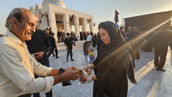 تصاویر/ پیکر شهید گمنام بر دستان مردم دوراهک