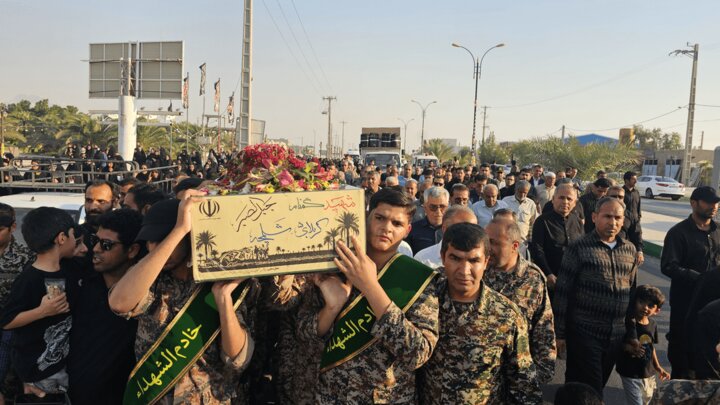 تصاویر/ پیکر شهید گمنام بر دستان مردم دوراهک