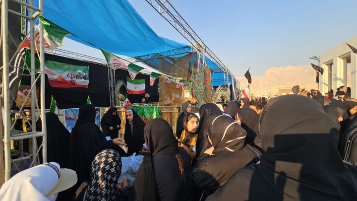 تصاویر/ پیکر شهید گمنام بر دستان مردم دوراهک