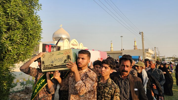 تصاویر/ پیکر شهید گمنام بر دستان مردم دوراهک