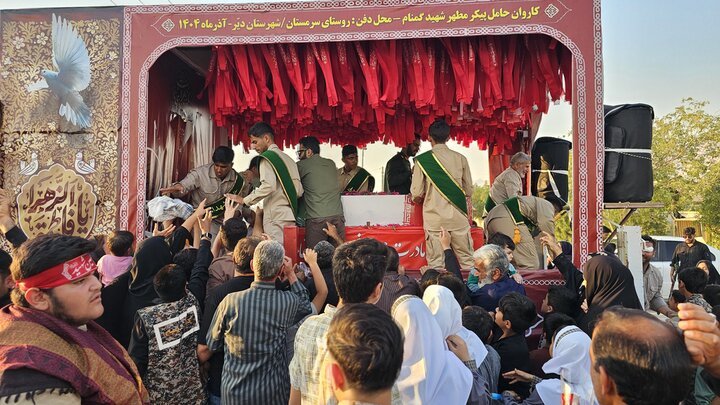 تصاویر/ پیکر شهید گمنام بر دستان مردم دوراهک