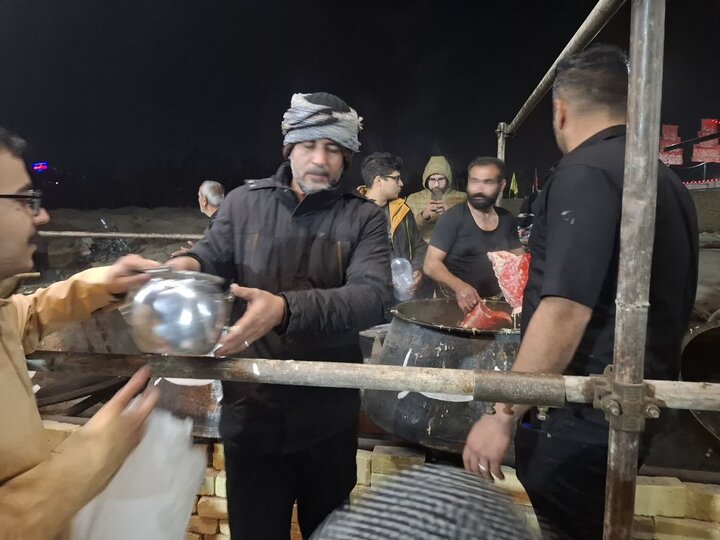 پخت و توزیع 5 هزار پرس حلیم نذری به مناسبت شهادت حضرت فاطمه زهرا (س)درکاشان