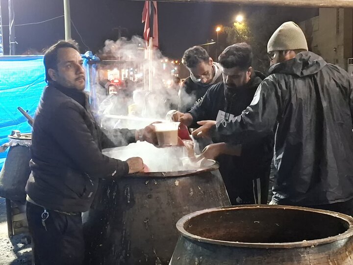 پخت و توزیع 5 هزار پرس حلیم نذری به مناسبت شهادت حضرت فاطمه زهرا (س)درکاشان