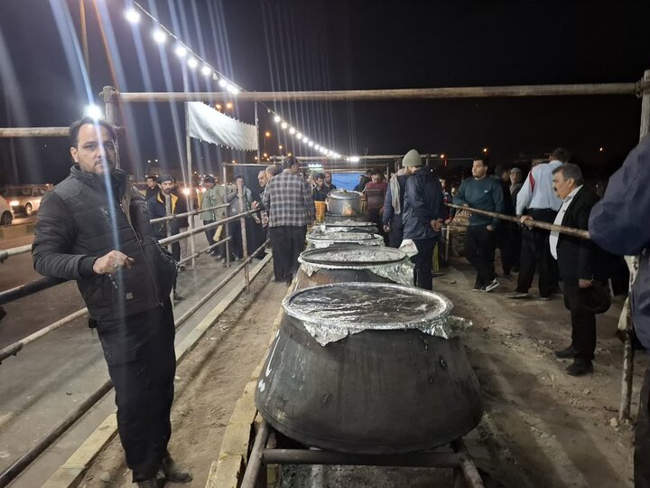 پخت و توزیع 5 هزار پرس حلیم نذری به مناسبت شهادت حضرت فاطمه زهرا (س)درکاشان