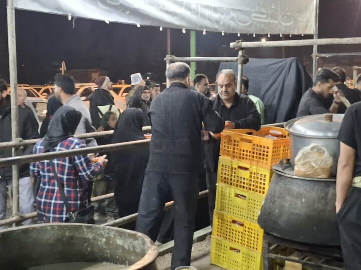 پخت و توزیع 5 هزار پرس حلیم نذری به مناسبت شهادت حضرت فاطمه زهرا (س)درکاشان