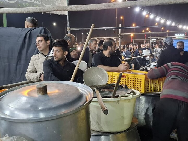 پخت و توزیع 5 هزار پرس حلیم نذری به مناسبت شهادت حضرت فاطمه زهرا (س)درکاشان