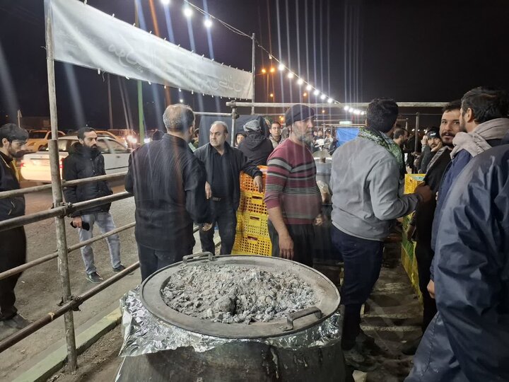 پخت و توزیع 5 هزار پرس حلیم نذری به مناسبت شهادت حضرت فاطمه زهرا (س)درکاشان