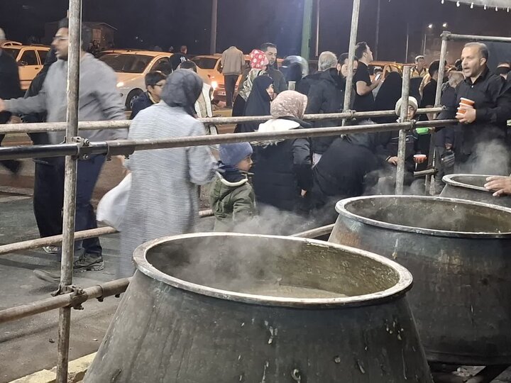 پخت و توزیع 5 هزار پرس حلیم نذری به مناسبت شهادت حضرت فاطمه زهرا (س)درکاشان