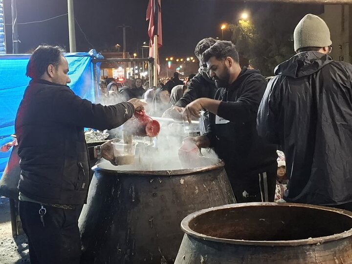 پخت و توزیع 5 هزار پرس حلیم نذری به مناسبت شهادت حضرت فاطمه زهرا (س)درکاشان