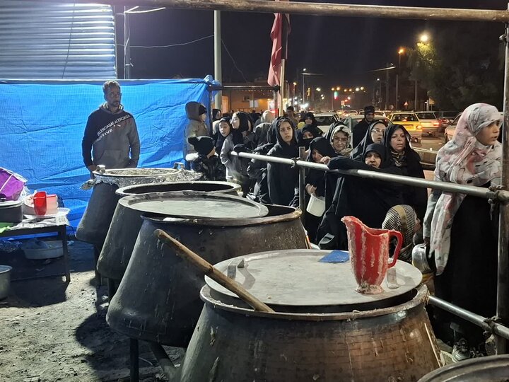 پخت و توزیع 5 هزار پرس حلیم نذری به مناسبت شهادت حضرت فاطمه زهرا (س)درکاشان