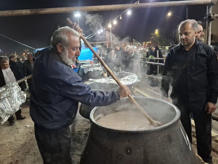 پخت و توزیع 5 هزار پرس حلیم نذری به مناسبت شهادت حضرت فاطمه زهرا (س)درکاشان