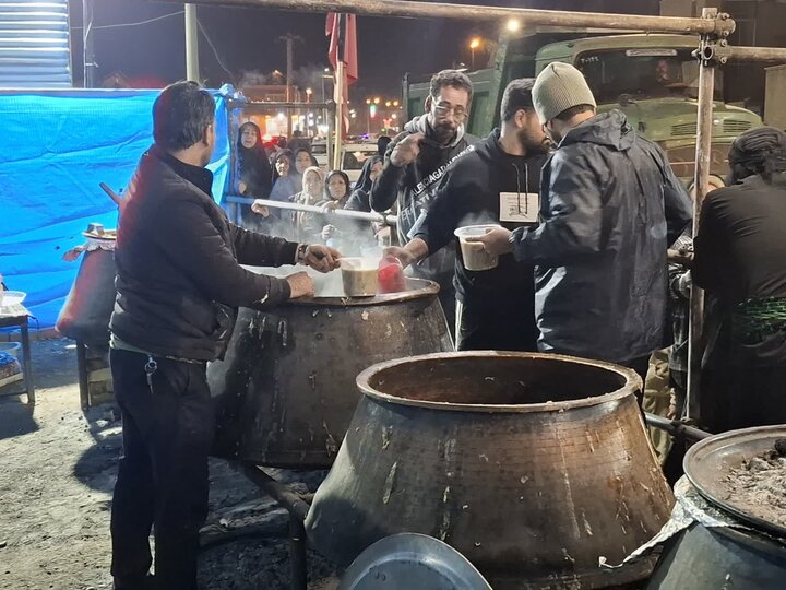 پخت و توزیع 5 هزار پرس حلیم نذری به مناسبت شهادت حضرت فاطمه زهرا (س)درکاشان
