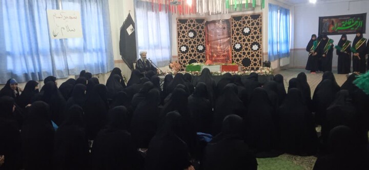 تصاویر / استقبال طلاب، کادر و اساتید حوزه‌ علمیه خواهران شهرستان مراغه از شهید گمنام