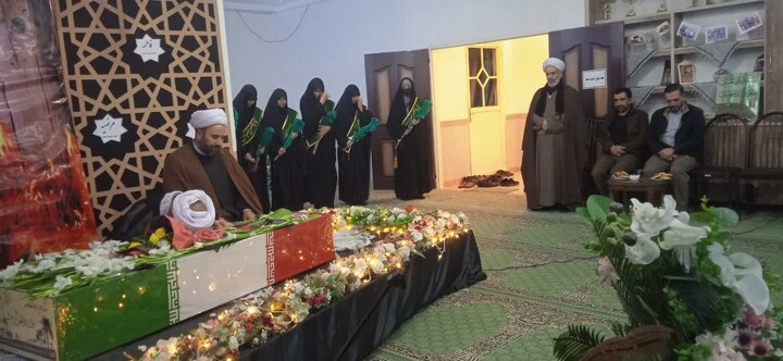 تصاویر / استقبال طلاب، کادر و اساتید حوزه‌ علمیه خواهران شهرستان مراغه از شهید گمنام