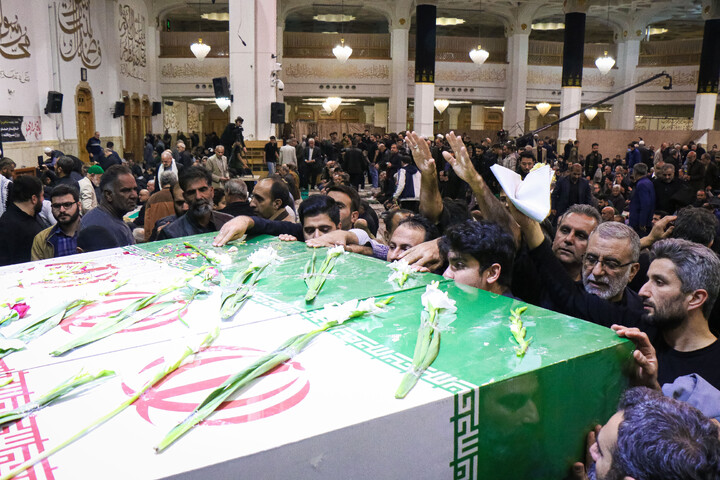 تصاویر/ آیین وداع با پیکر مطهر شهدای گمنام در حرم مطهر حضرت معصومه (س)