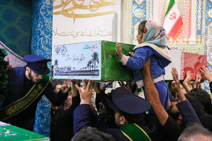 تصاویر/ آیین وداع با پیکر مطهر شهدای گمنام در حرم مطهر حضرت معصومه (س)