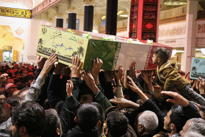 تصاویر/ آیین وداع با پیکر مطهر شهدای گمنام در حرم مطهر حضرت معصومه (س)