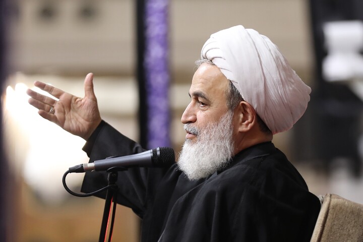 تصاویر/ وداع با پیکر مطهرهفت  شهید گمنام دوران دفاع مقدس در حرم حضرت معصومه(س)