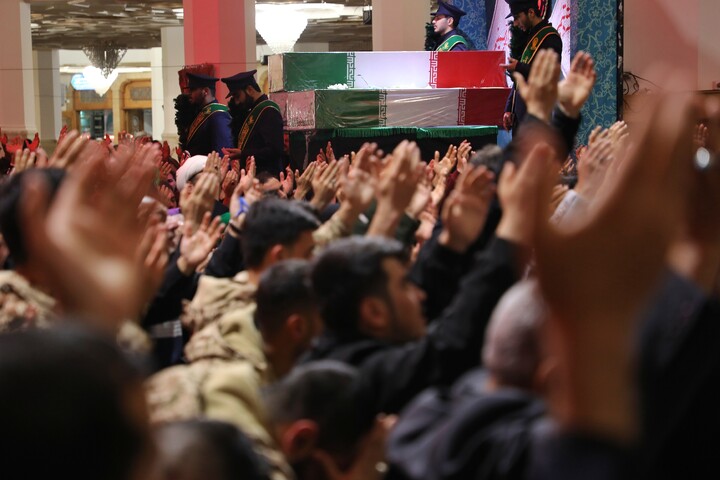 تصاویر/ وداع با پیکر مطهرهفت  شهید گمنام دوران دفاع مقدس در حرم حضرت معصومه(س)