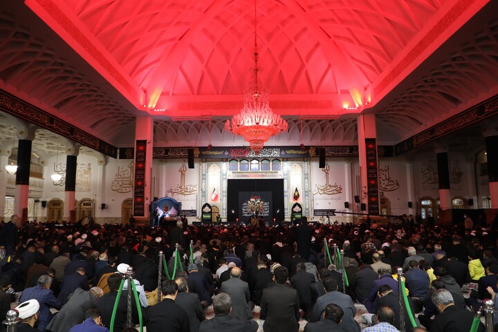 تصاویر/ وداع با پیکر مطهرهفت  شهید گمنام دوران دفاع مقدس در حرم حضرت معصومه(س)