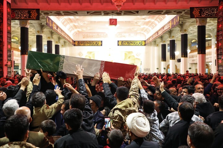 تصاویر/ وداع با پیکر مطهرهفت  شهید گمنام دوران دفاع مقدس در حرم حضرت معصومه(س)