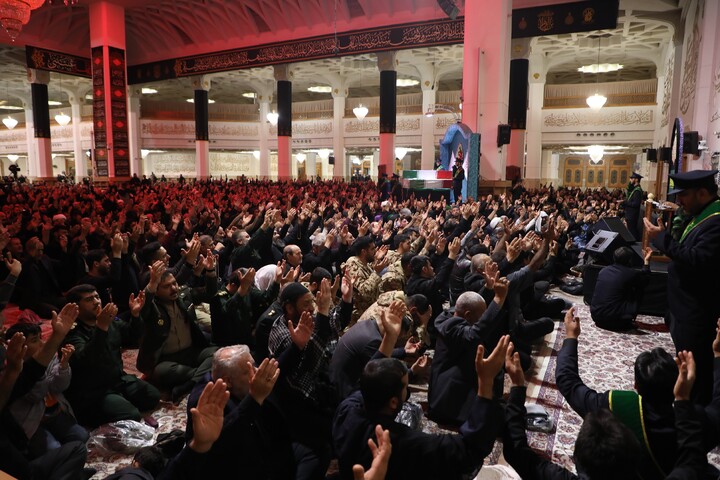 تصاویر/ وداع با پیکر مطهرهفت  شهید گمنام دوران دفاع مقدس در حرم حضرت معصومه(س)