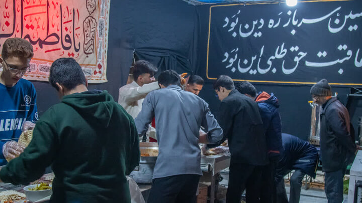 تصاویر/ فعالیت موکب هلال بن علی (ع) درشب شهادت حضرت زهرا(س)