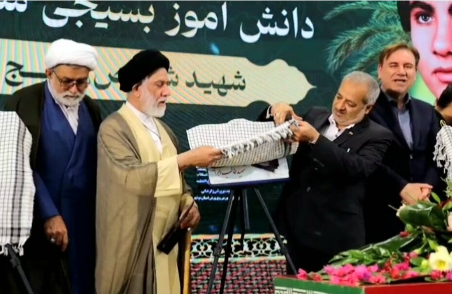 فیلم| کتاب «طالب شهادت» در بندر دیّر رونمایی شد