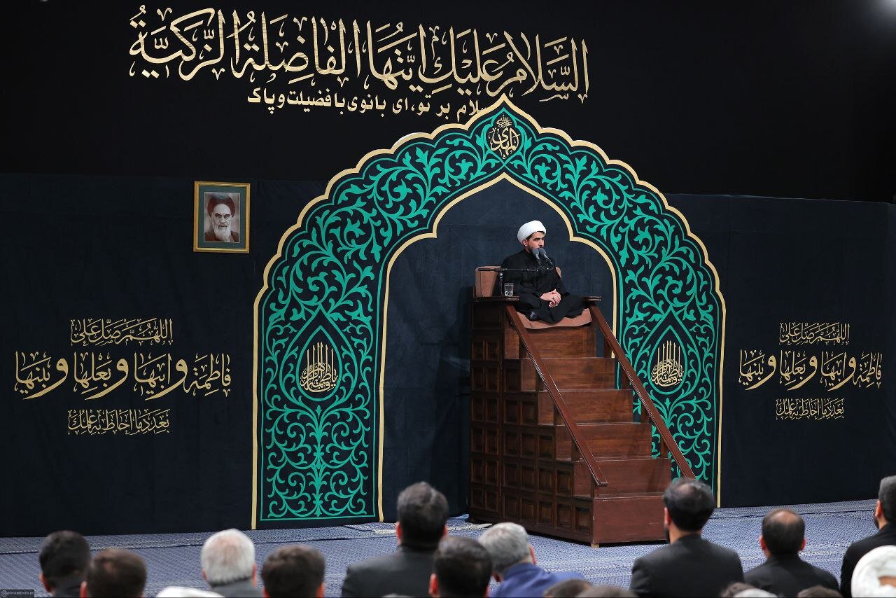 إقامة الليلة الثانية من عزاء السيدة فاطمة الزهراء (سلام الله عليها) بحضور قائد الثورة + صور