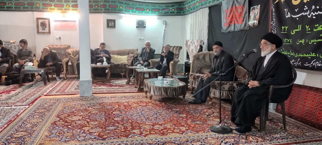 به برکت حضرت فاطمه(س) و فرزندانش، مسیر هدایت روشن شد+عکس