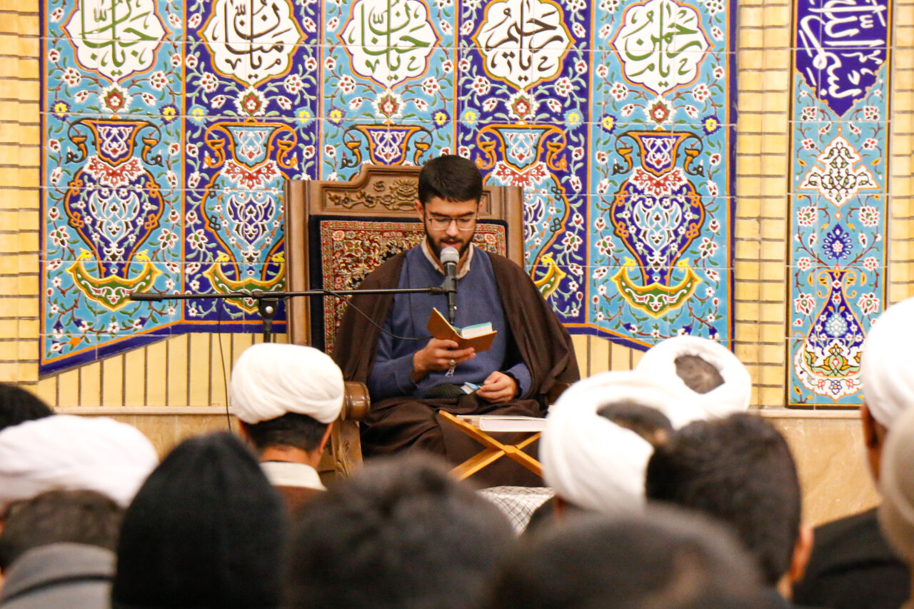 مراسم عزاداری و درس اخلاق به مناسبت ایام فاطمیه در مدرسه علمیه صالحیه.