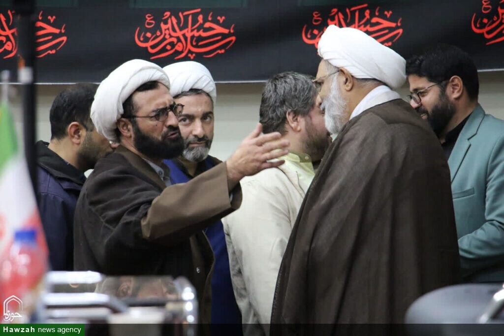 تصاویر/ برگزاری کرسی آزاد اندیشی در مدرسه علمیه صدر بازار اصفهان