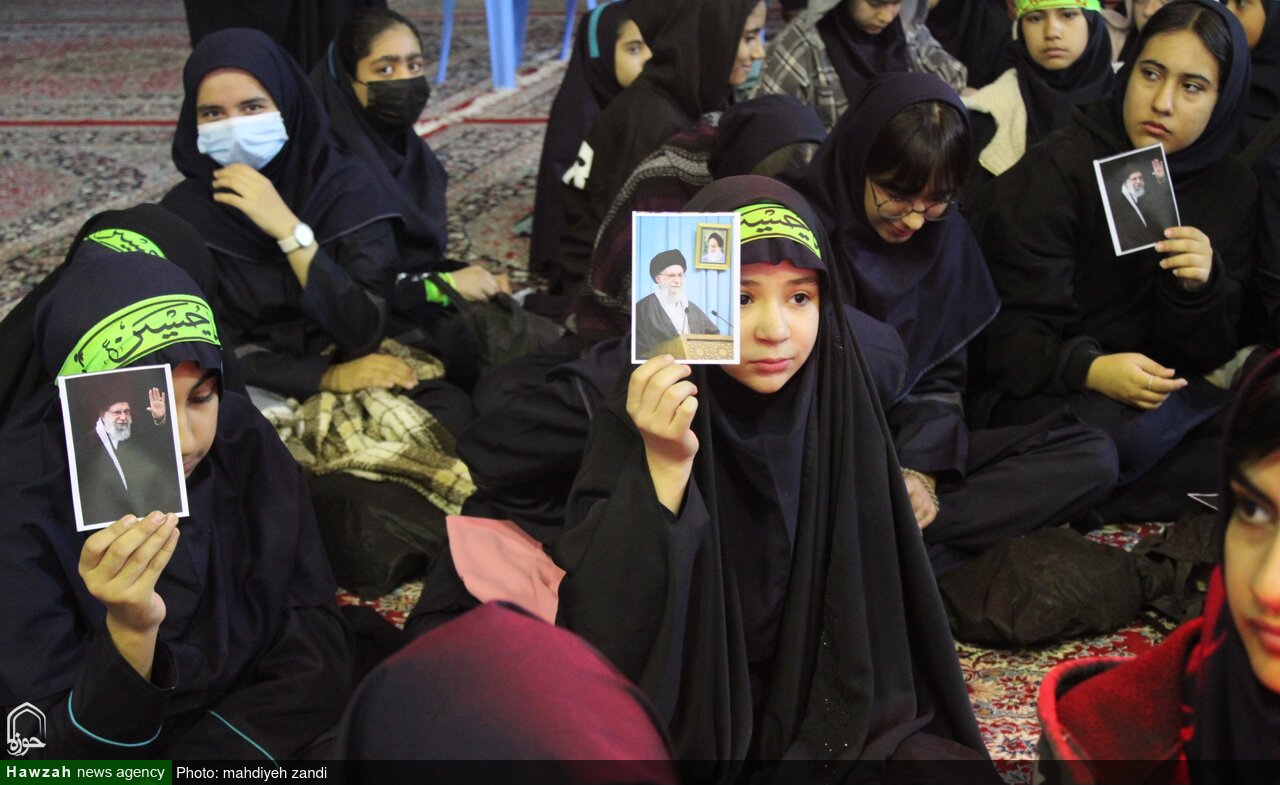 حال و هوای حسینیه ثارالله در آستانه شهادت حضرت زهرا(س) با حضور دختران فاطمی+عکس