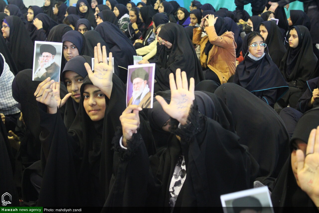 فیلم| تجدید بیعت دختران حاج قاسم با ولایت فقیه در پایتخت مقاومت