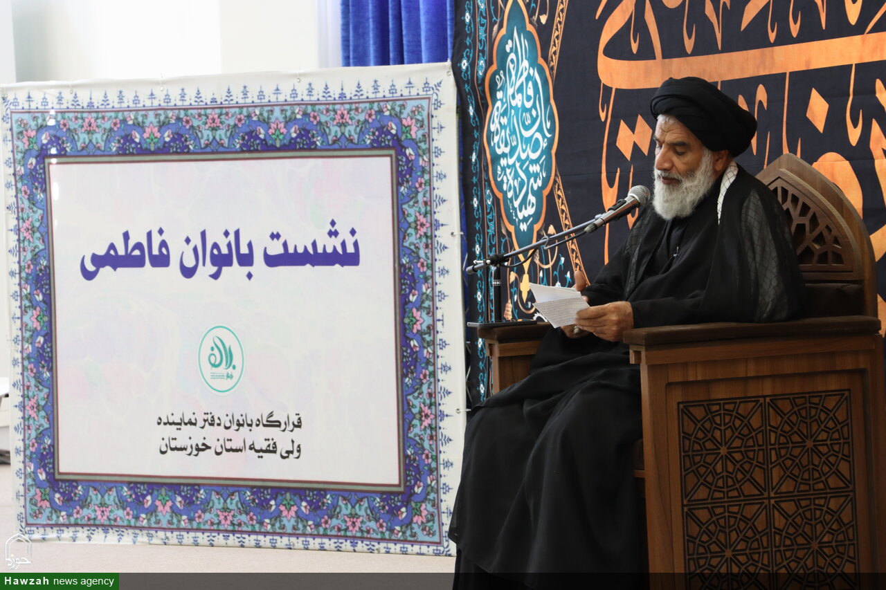 برای حضور بانوان در صحنه هایی متناسب با شأنیت و حریم آنها باید برنامه‌ریزی کرد