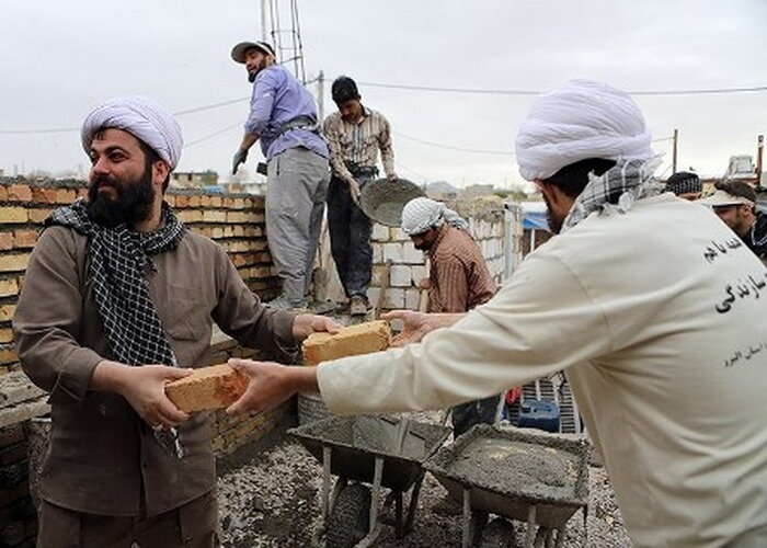 طلاب جهادی؛ حضور بی‌وقفه در میدان‌های خدمت‌رسانی / طراحی «جایزه ملی جهادگران حوزوی»