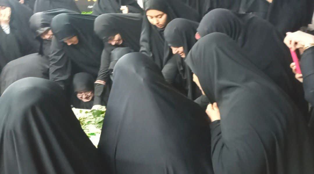 تصاویر/تشییع پیکر شهید گمنام در مدرسه علمیه فاطمه‌الزهرا (س)اراک