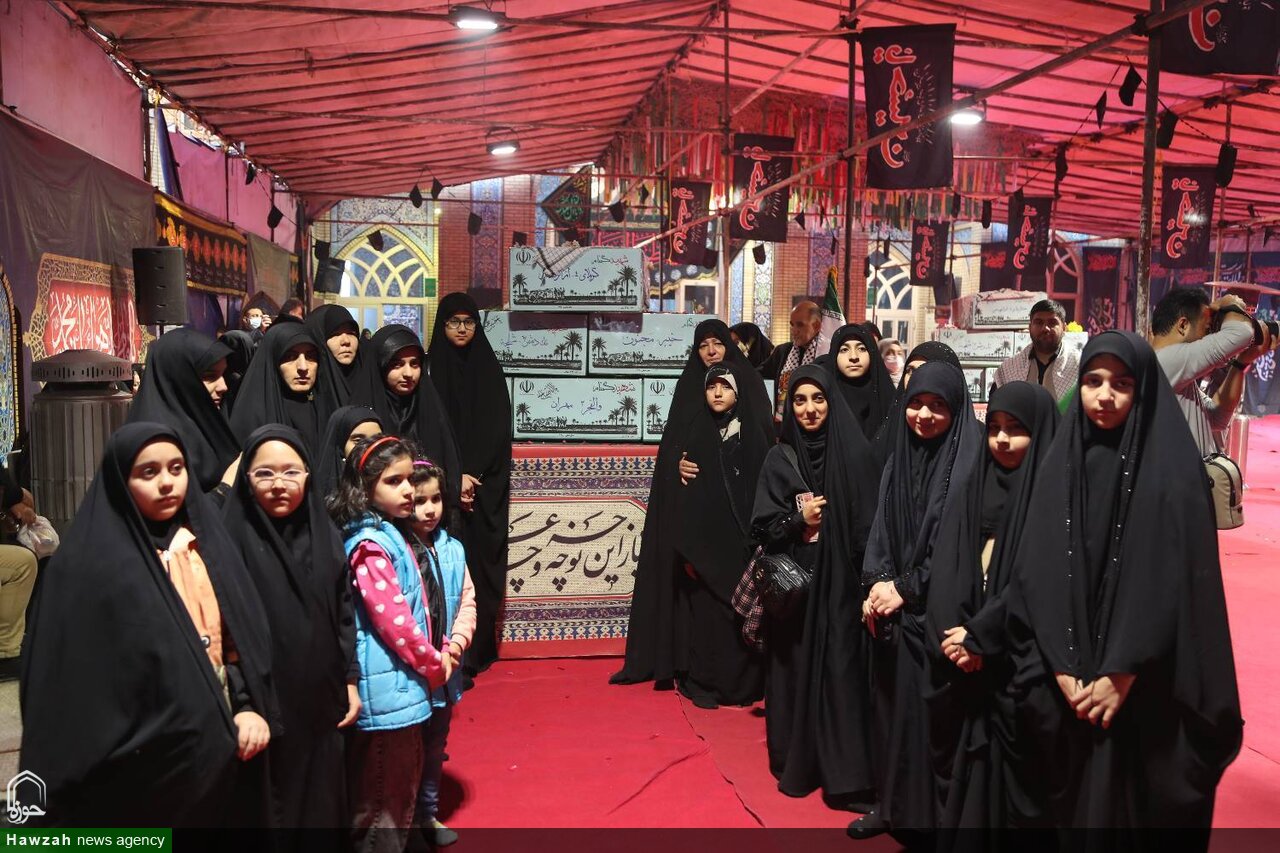 وداع مردم تهران با پیکرهای ۱۰۰ شهید گمنام در موزه ملی انقلاب اسلامی و دفاع مقدس + تصاویر