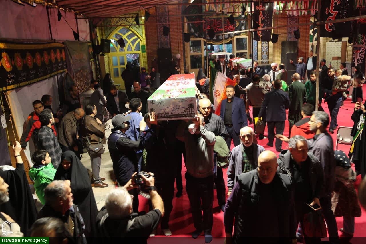 وداع مردم تهران با پیکرهای ۱۰۰ شهید گمنام در موزه ملی انقلاب اسلامی و دفاع مقدس + تصاویر