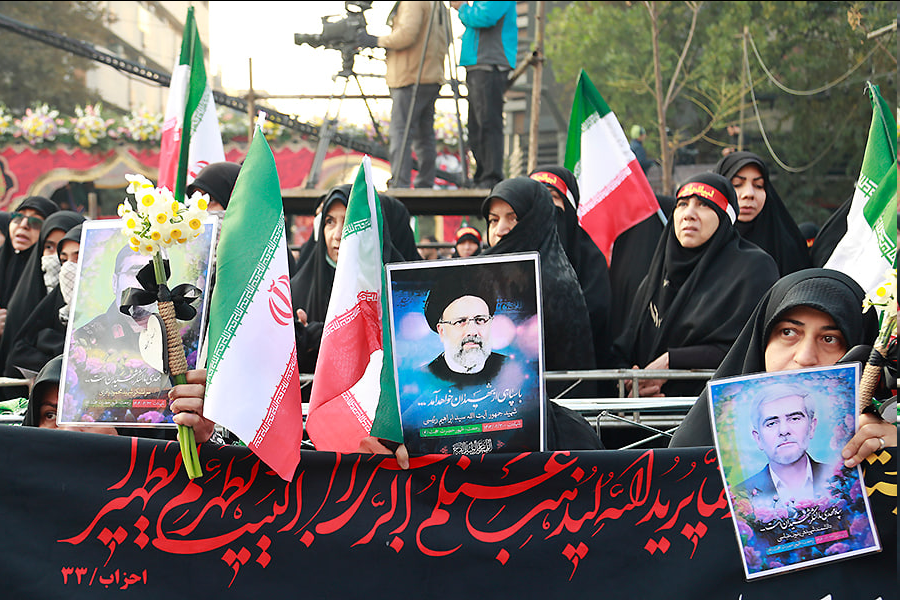 خروش ملت انقلابی ایران در تشییع مجاهدان و دلیرمردان دفاع مقدس همزمان با سالروز شهادت حضرت زهرا (سلام الله علیها)/ بدرقه ۳۰۰ شهید گمنام دفاع مقدس