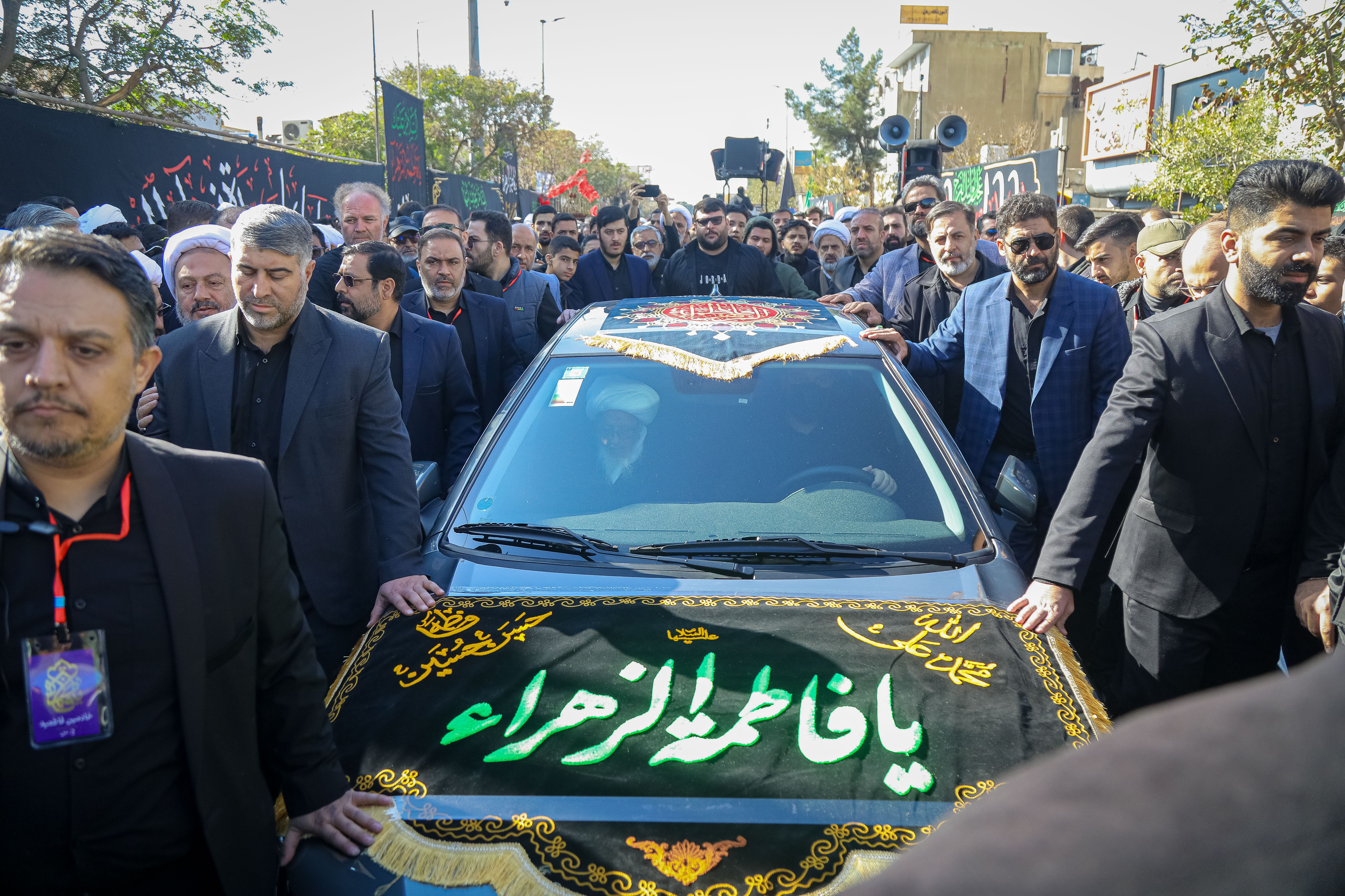تصاویر / قم المقدسہ میں آیت اللہ العظمی وحید خراسانی کی قیادت میں جلوس عزائے فاطمیہ برآمد