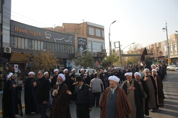 تصاویر / مراسم عزاداری خیابانی هیات عزاداری مدرسه علمیه صاحب الزمان (عج) مرند