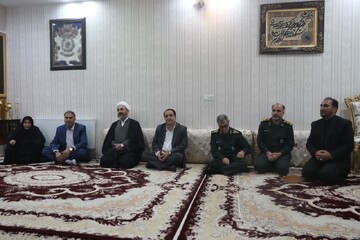 تصاویر/ دیدار امام جمعه ایلام با خانواده شهدا