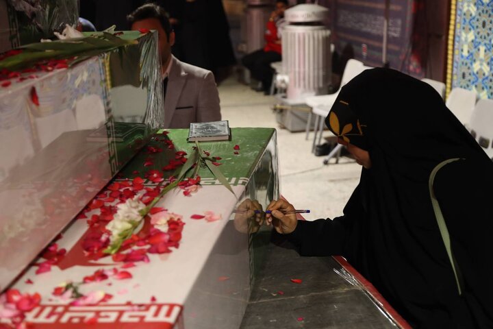 تصاویر/ وداع مردم تهران با پیکر مطهر ۱۰۰ شهید گمنام