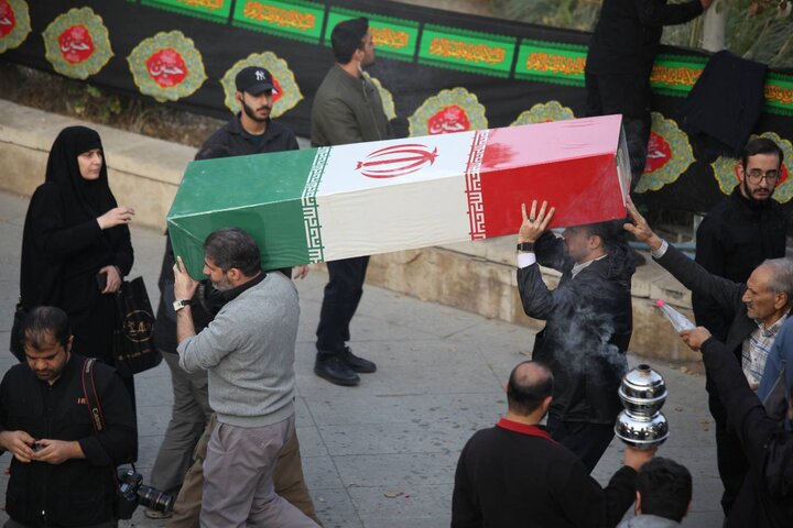 تصاویر/ وداع مردم تهران با پیکر مطهر ۱۰۰ شهید گمنام