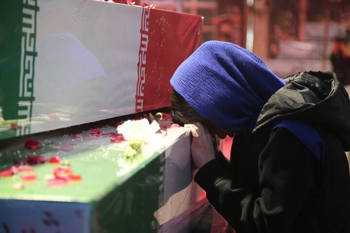 تصاویر/ وداع مردم تهران با پیکر مطهر ۱۰۰ شهید گمنام