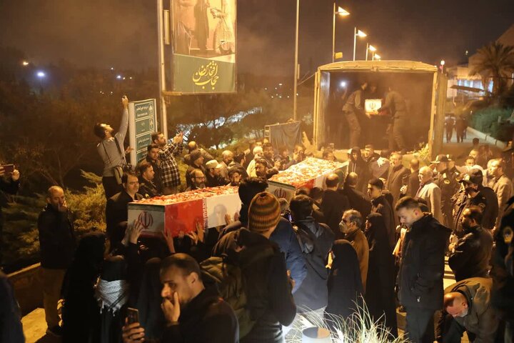 تصاویر/ وداع مردم تهران با پیکر مطهر ۱۰۰ شهید گمنام