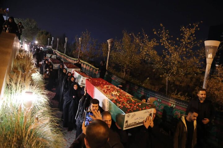 تصاویر/ وداع مردم تهران با پیکر مطهر ۱۰۰ شهید گمنام