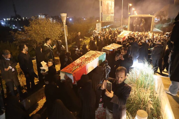 تصاویر/ وداع مردم تهران با پیکر مطهر ۱۰۰ شهید گمنام